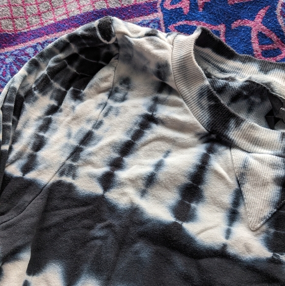 Who What Wear Navy Tie Dye Sweater - Picture 4 of 4